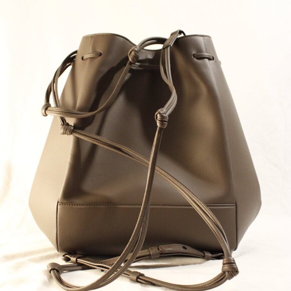 Von Holzhausen - The Large Bucket Backpack - Stone - Vegan Leather (Multi-functi - Picture 3 of 8